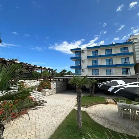 Hotel Zverneci מלון 3*