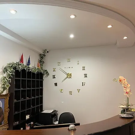 Hotel Zverneci 호텔 Zverneci