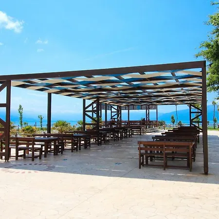 호텔 Hotel Zverneci 3*