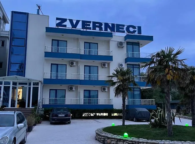 Hotel Zverneci מלון 3*