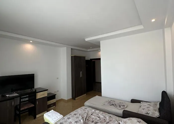 Hotel Zverneci מלון 3*