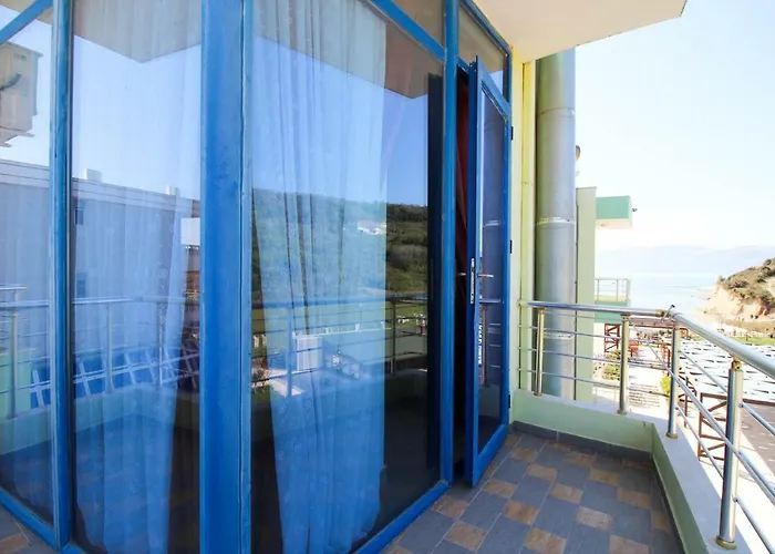 מלון Hotel Zverneci 3*